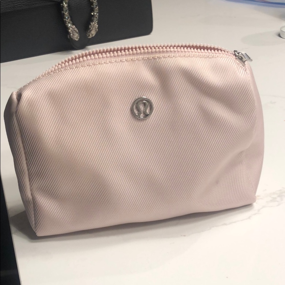 Lululemon makeup case